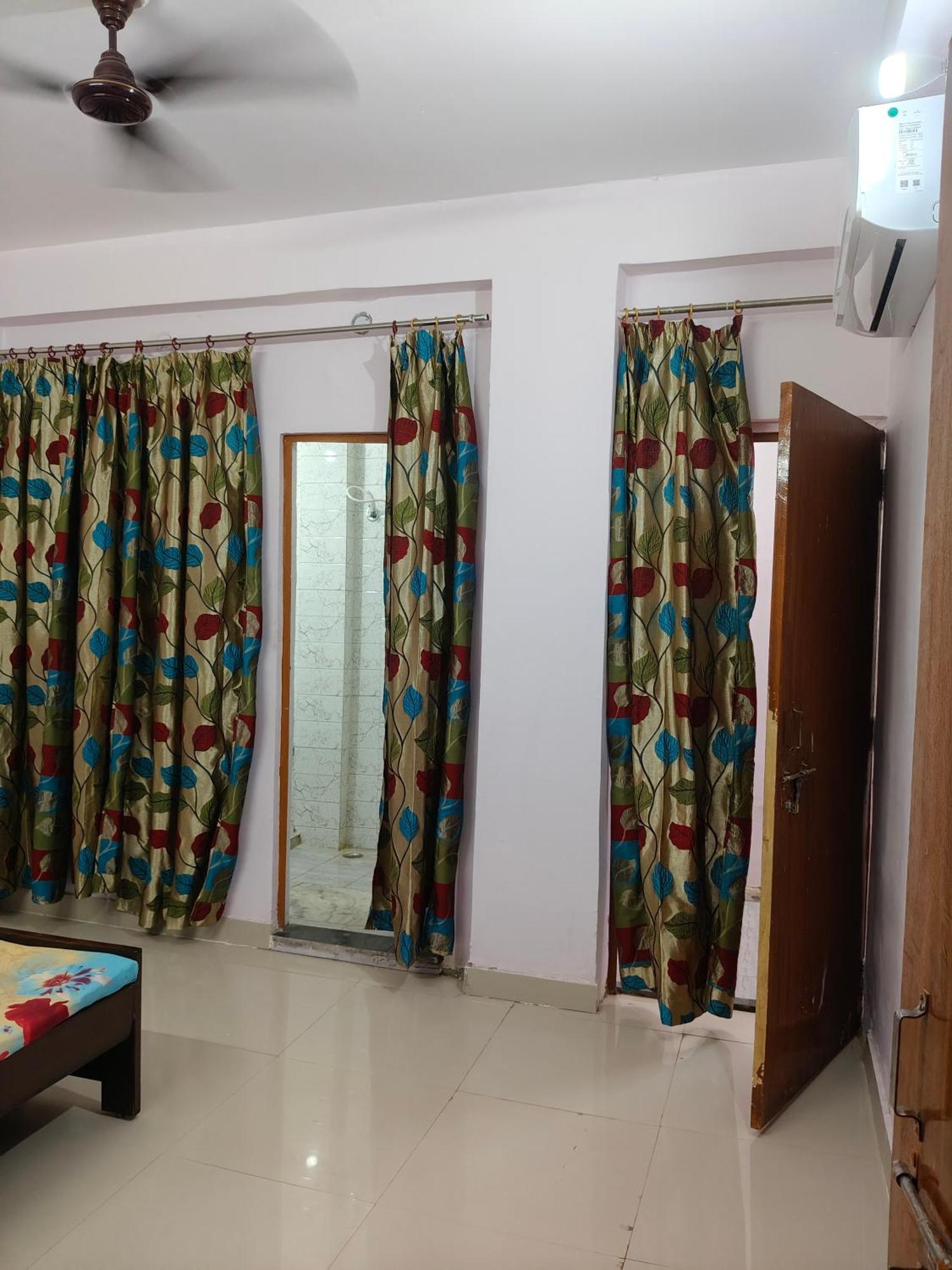 Sharda Homestay Ayodhya エクステリア 写真