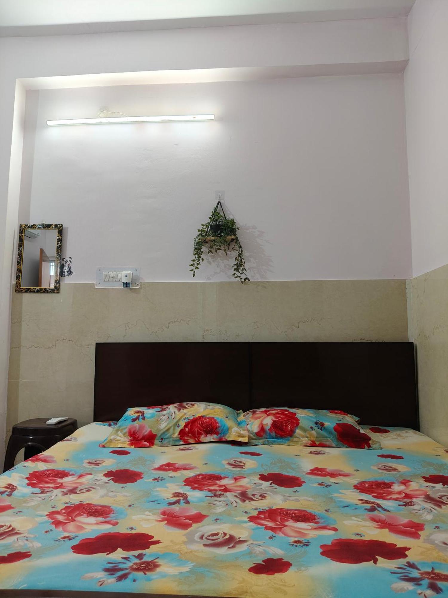 Sharda Homestay Ayodhya エクステリア 写真